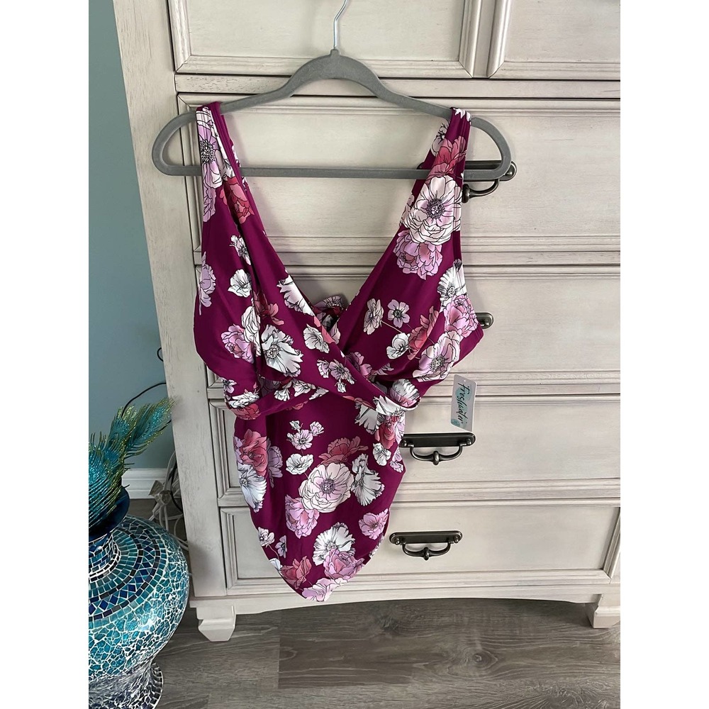 Women’s freshwater one piece plus size swim suit new with tags